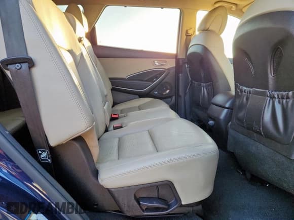 ✅ 2017 Hyundai Santa Fe SE Ultimate • VIN: KM8SRDHF4HU181151 • Lot: 91831265. Wystawiony na Copart z przebiegiem 111 180 mil. Bezpłatny archiwum sprzedaży aukcyjnych z USA i szczegółowy raport historii pojazdu na DreamBid. Zdjęcie 11.