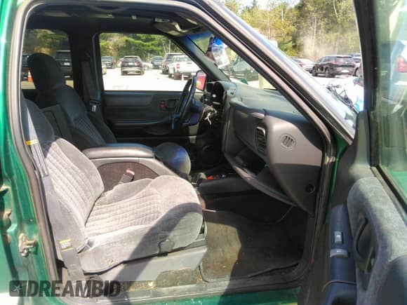 1999 Chevrolet Blazer LT with VIN 1GNDT13W3X2137471, listed as a IAAI auction lot 42847738 with 97,418 mi miles and . Bid and sale history available at DreamBid. Image 5.