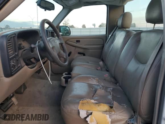 2004 Chevrolet Silverado 1500 LS z VIN 1GCEC14V74Z251317, wystawiony jako Copart lot #79619084 z przebiegiem 227 917 mil mil oraz Szkoda całkowita • Salvage title. Historia ofert i sprzedaży dostępna na DreamBid. Obrazek 10.