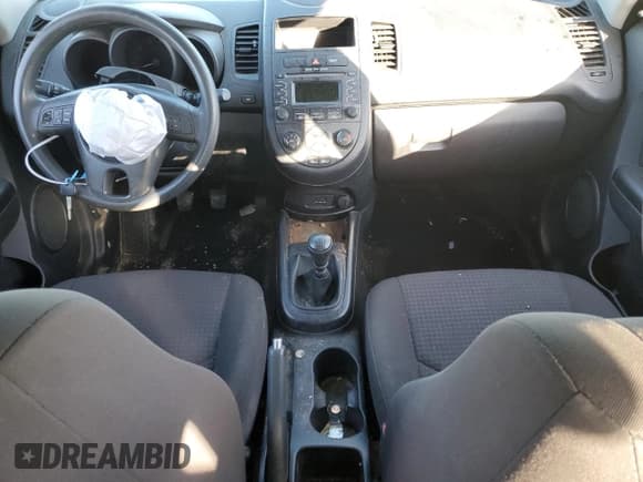 ✅ 2013 Kia Soul • VIN: KNDJT2A52D7528203 • Лот: 47174264. Опубликован ранее на Copart с пробегом 78 702 миль. Бесплатный доступ к архиву аукционных продаж из США и подробный отчёт об истории автомобиля на DreamBid. Изображение 8.