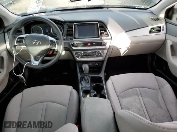 ✅ 2018 Hyundai Sonata SE • VIN: 5NPE24AF3JH727017 • Lot: 72591712. Listed on Copart with 68,523 mi. Free auction sales archive from the USA and detailed vehicle history report at DreamBid. Image 8.