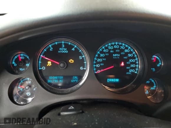 ✅ 2013 Chevrolet Tahoe LT • VIN: 1GNSKBE08DR273901 • Lot: 91366215. Wystawiony na Copart z przebiegiem 301 790 mil. Bezpłatny archiwum sprzedaży aukcyjnych z USA i szczegółowy raport historii pojazdu na DreamBid. Zdjęcie 9.