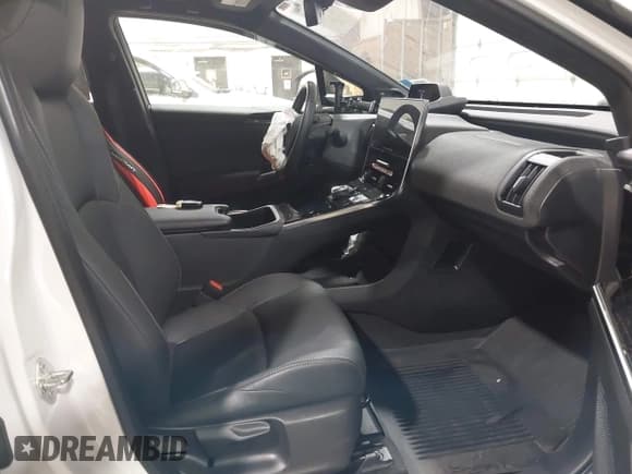 ✅ 2023 Toyota bZ4X XLE • VIN: JTMABACA0PA037644 • Lot: 42343284. Wystawiony na IAAI z przebiegiem 40 354 mil. Bezpłatny archiwum sprzedaży aukcyjnych z USA i szczegółowy raport historii pojazdu na DreamBid. Zdjęcie 5.