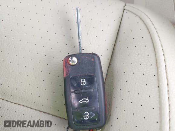 ✅ 2010 Volkswagen Eos Komfort • VIN: WVWBA7AH2AV019317 • Lot: 42142980. Listed on IAAI with 192,331 mi. Free auction sales archive from the USA and detailed vehicle history report at DreamBid. Image 11.