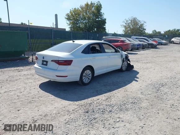 ✅ 2020 Volkswagen Jetta S • VIN: 3VWN57BU8LM044407 • Lot: 43205185. Wystawiony na IAAI z przebiegiem 43 957 mil. Bezpłatny archiwum sprzedaży aukcyjnych z USA i szczegółowy raport historii pojazdu na DreamBid. Zdjęcie 4.