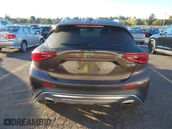 ✅ 2018 Infiniti QX30 Premium • VIN: SJKCH5CR4JA057372 • Lot: 43439344. Listed on IAAI with 45,158 mi. Free auction sales archive from the USA and detailed vehicle history report at DreamBid. Image 17.