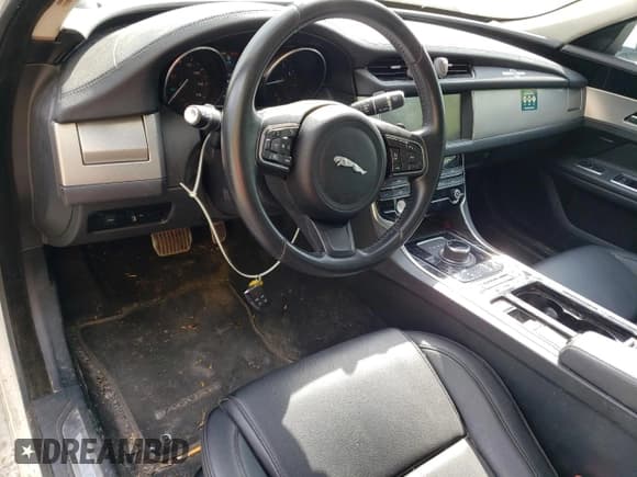 ✅ 2019 Jaguar XF 25t Premium • VIN: SAJBJ4FX0KCY79424 • Лот: 53024085. Опубликован ранее на Copart с пробегом 57 229 миль. Бесплатный доступ к архиву аукционных продаж из США и подробный отчёт об истории автомобиля на DreamBid. Изображение 8.