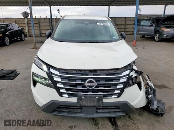 ✅ 2025 Nissan Rogue S • VIN: 5N1BT3AB7SC779413 • Lot: 68785805. Wystawiony na Copart z przebiegiem 8 243 mil. Bezpłatny archiwum sprzedaży aukcyjnych z USA i szczegółowy raport historii pojazdu na DreamBid. Zdjęcie 5.