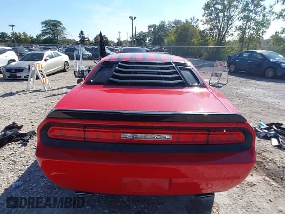 2010 Dodge Challenger R/T Classic z VIN 2B3CJ5DT1AH146286, wystawiony jako IAAI lot #43222881 z przebiegiem 134 868 mil mil oraz . Historia ofert i sprzedaży dostępna na DreamBid. Obrazek 16.