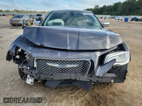 ✅ 2019 Chrysler 300 Touring • VIN: 2C3CCAAG1KH501200 • Lot: 81669155. Wystawiony na Copart z przebiegiem 153 299 mil. Bezpłatny archiwum sprzedaży aukcyjnych z USA i szczegółowy raport historii pojazdu na DreamBid. Zdjęcie 5.