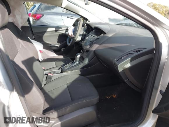 ✅ 2017 Ford Focus SE • VIN: 1FADP3F2XHL208667 • Lot: 43587367. Listed on IAAI with 140,765 mi. Free auction sales archive from the USA and detailed vehicle history report at DreamBid. Image 5.