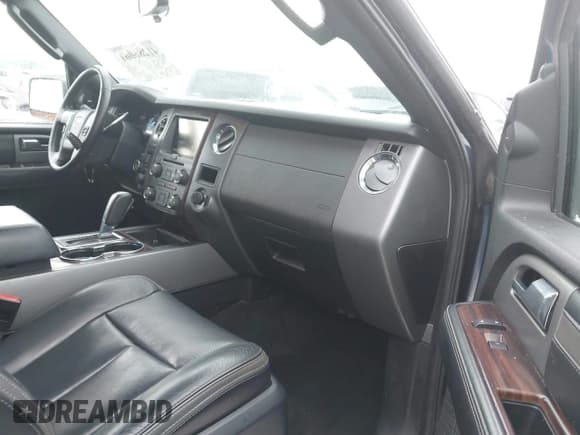 ✅ 2015 Ford Expedition Max Platinum • VIN: 1FMJK1MT3FEF26302 • Lot: 41286061. Wystawiony na IAAI z przebiegiem 147 659 mil. Bezpłatny archiwum sprzedaży aukcyjnych z USA i szczegółowy raport historii pojazdu na DreamBid. Zdjęcie 5.