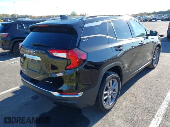 ✅ 2023 GMC Terrain SLT • VIN: 3GKALVEG5PL146698 • Lot: 43471147. Wystawiony na IAAI z przebiegiem 43 295 mil. Bezpłatny archiwum sprzedaży aukcyjnych z USA i szczegółowy raport historii pojazdu na DreamBid. Zdjęcie 4.