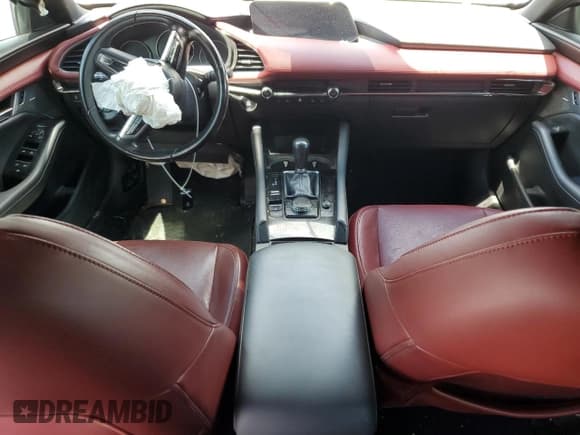 ✅ 2021 Mazda 3 Premium • VIN: JM1BPAML6M1403284 • Lot: 67949775. Wystawiony na Copart z przebiegiem Nie podano. Bezpłatny archiwum sprzedaży aukcyjnych z USA i szczegółowy raport historii pojazdu na DreamBid. Zdjęcie 8.