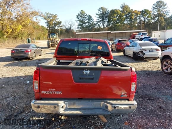 ✅ 2017 Nissan Frontier SV • VIN: 1N6DD0ER1HN714258 • Lot: 43641212. Listed on IAAI with 84,501 mi. Free auction sales archive from the USA and detailed vehicle history report at DreamBid. Image 16.