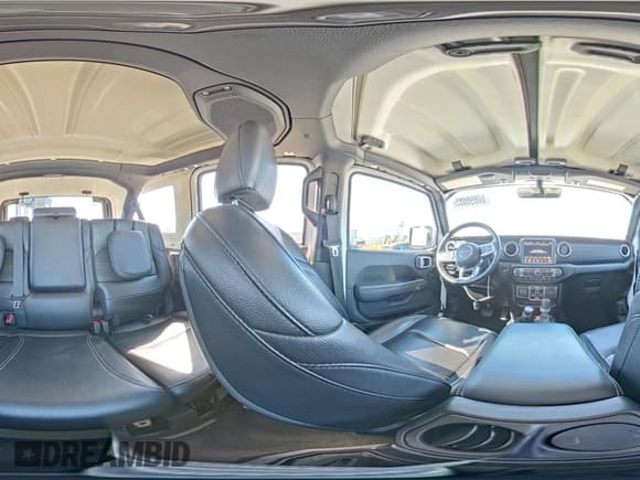 ✅ 2021 Jeep Wrangler Unlimited Sahara • VIN: 1C4JJXP64MW698832 • Lot: 80898685. Wystawiony na Copart z przebiegiem 63 929 mil. Bezpłatny archiwum sprzedaży aukcyjnych z USA i szczegółowy raport historii pojazdu na DreamBid. Zdjęcie 16.