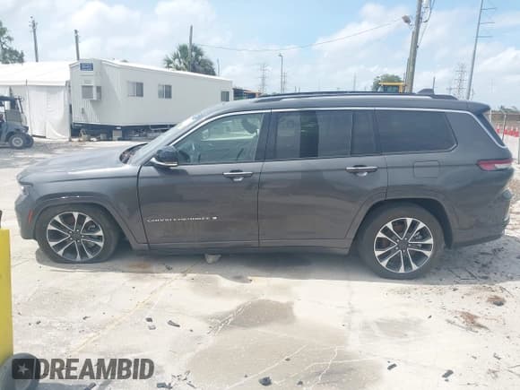 ✅ 2022 Jeep Grand Cherokee Overland • VIN: 1C4RJJDG5N8567637 • Lot: 39341447. Listed on IAAI with 26,871 mi. Free auction sales archive from the USA and detailed vehicle history report at DreamBid. Image 14.