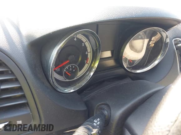 ✅ 2012 Dodge Grand Caravan SXT • VIN: 2C4RDGCG4CR304049 • Lot: 42651102. Wystawiony na IAAI z przebiegiem Nie podano. Bezpłatny archiwum sprzedaży aukcyjnych z USA i szczegółowy raport historii pojazdu na DreamBid. Zdjęcie 7.