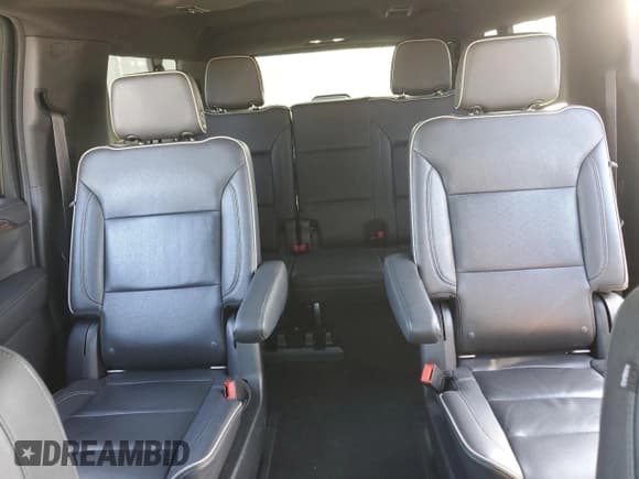 ✅ 2021 Chevrolet Suburban Premier • VIN: 1GNSCFKD9MR313379 • Lot: 81958015. Wystawiony na Copart z przebiegiem 89 882 mil. Bezpłatny archiwum sprzedaży aukcyjnych z USA i szczegółowy raport historii pojazdu na DreamBid. Zdjęcie 10.