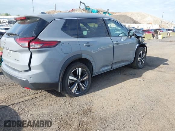 ✅ 2025 Nissan Rogue SL • VIN: JN8BT3CB7SW153901 • Lot: 42217764. Listed on IAAI with 3,322 mi. Free auction sales archive from the USA and detailed vehicle history report at DreamBid. Image 4.