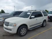 ✅ 2008 Lincoln Navigator • VIN: 5LMFU28598LJ20036 • Lot: 42530286. Wystawiony na IAAI z przebiegiem 240 871 mil. Bezpłatny archiwum sprzedaży aukcyjnych z USA i szczegółowy raport historii pojazdu na DreamBid. Zdjęcie 2.