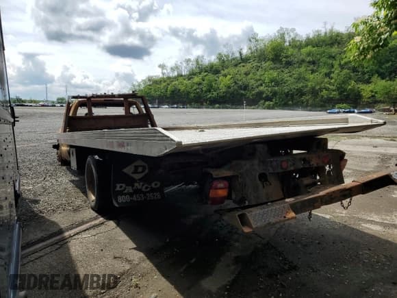 ✅ 2000 Ford F-550 • VIN: 1FDAF57S8YEC01694 • Лот: 56211855. Опубликован ранее на Copart с пробегом Не указан. Бесплатный доступ к архиву аукционных продаж из США и подробный отчёт об истории автомобиля на DreamBid. Изображение 2.