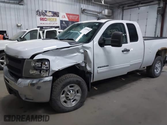 ✅ 2010 Chevrolet Silverado 2500HD LT • VIN: 1GC5KXBG0AZ239984 • Лот: 41689960. Опубликован ранее на IAAI с пробегом 190 724 миль. Бесплатный доступ к архиву аукционных продаж из США и подробный отчёт об истории автомобиля на DreamBid. Изображение 2.