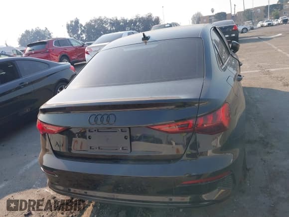 ✅ 2023 Audi A3 Premium Plus • VIN: WAUBUDGY7PA096999 • Lot: 41302672. Wystawiony na IAAI z przebiegiem 10 431 mil. Bezpłatny archiwum sprzedaży aukcyjnych z USA i szczegółowy raport historii pojazdu na DreamBid. Zdjęcie 16.