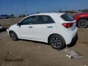 ✅ 2022 Kia Rio S • VIN: 3KPA25AD5NE481245 • Lot: 81101155. Wystawiony na Copart z przebiegiem 17 601 mil. Bezpłatny archiwum sprzedaży aukcyjnych z USA i szczegółowy raport historii pojazdu na DreamBid. Zdjęcie 2.