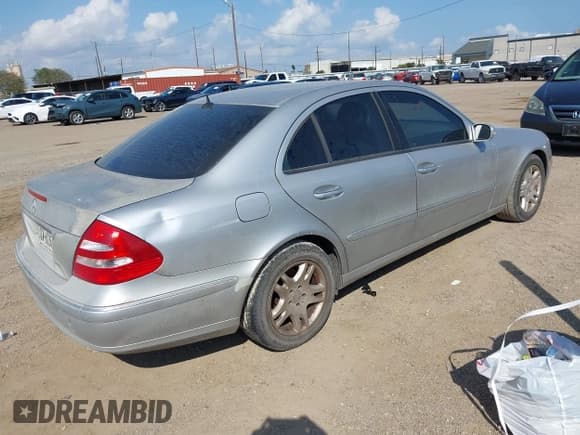 ✅ 2006 Mercedes-Benz E 350 • VIN: WDBUF56J56A785601 • Lot: 43485895. Listed on IAAI with 209,197 mi. Free auction sales archive from the USA and detailed vehicle history report at DreamBid. Image 4.