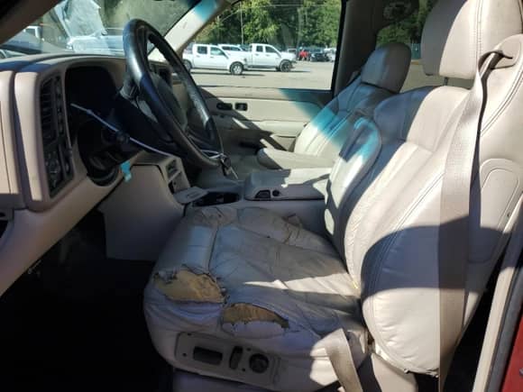 2002 Chevrolet Suburban LT с VIN 1GNFK16Z52J169919, выставлен на аукционе Copart как лот 69862874 с пробегом 271 901 миль миль и Списание • Salvage title. История ставок и продаж доступна на DreamBid. Изображение 7.