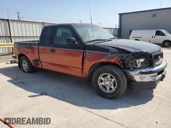 ✅ 1998 Ford F-150 XL • VIN: 1FTZX0764WKB07398 • Lot: 68892384. Wystawiony na Copart z przebiegiem 197 840 mil. Bezpłatny archiwum sprzedaży aukcyjnych z USA i szczegółowy raport historii pojazdu na DreamBid. Zdjęcie 4.