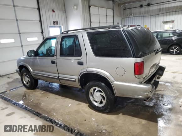 2000 Chevrolet Blazer LT with VIN 1GNDT13W8Y2260247, listed as a Copart auction lot 61902915 with 280,378 mi miles and Salvage title. Bid and sale history available at DreamBid. Image 2.