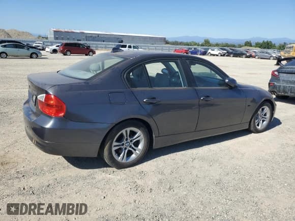 ✅ 2006 BMW 3 Series 325i • VIN: WBAVB17586NK32507 • Lot: 59720415. Wystawiony na Copart z przebiegiem Nie podano. Bezpłatny archiwum sprzedaży aukcyjnych z USA i szczegółowy raport historii pojazdu na DreamBid. Zdjęcie 3.