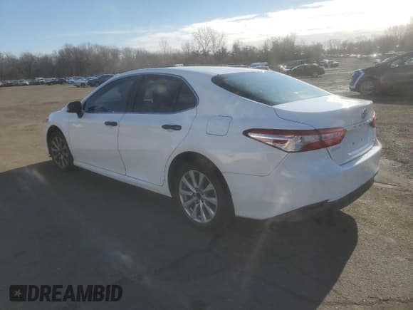 ✅ 2018 Toyota Camry LE • VIN: JTNB11HK6J3007984 • Lot: 93212985. Wystawiony na Copart z przebiegiem 116 679 mil. Bezpłatny archiwum sprzedaży aukcyjnych z USA i szczegółowy raport historii pojazdu na DreamBid. Zdjęcie 2.