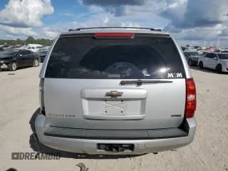 ✅ 2011 Chevrolet Suburban LS • VIN: 1GNSCHE08BR238949 • Lot: 74702004. Wystawiony na Copart z przebiegiem 147 451 mil. Bezpłatny archiwum sprzedaży aukcyjnych z USA i szczegółowy raport historii pojazdu na DreamBid. Zdjęcie 6.