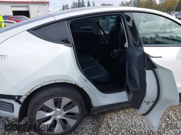 ✅ 2023 Tesla Model Y Long Range • VIN: 7SAYGDEE7PF682772 • Лот: 43475618. Опубликован ранее на IAAI с пробегом 35 755 миль. Бесплатный доступ к архиву аукционных продаж из США и подробный отчёт об истории автомобиля на DreamBid. Изображение 8.