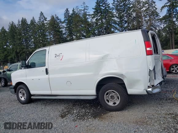 ✅ 2015 GMC Savana Cargo • VIN: 1GTW7FCF8F1278219 • Lot: 43204247. Wystawiony na IAAI z przebiegiem 138 799 mil. Bezpłatny archiwum sprzedaży aukcyjnych z USA i szczegółowy raport historii pojazdu na DreamBid. Zdjęcie 14.
