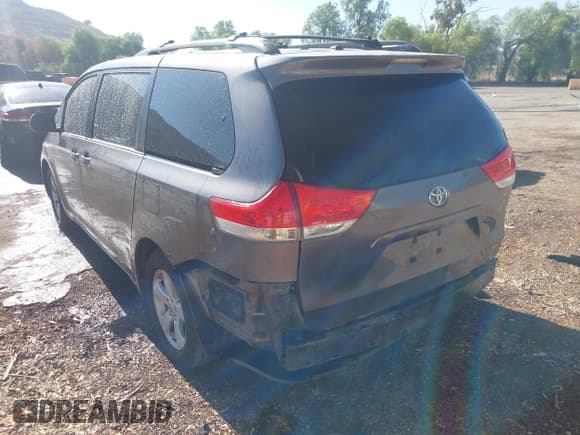 ✅ 2014 Toyota Sienna LE AAS • VIN: 5TDKK3DC5ES464205 • Lot: 43066275. Listed on IAAI with 194,999 mi. Free auction sales archive from the USA and detailed vehicle history report at DreamBid. Image 3.