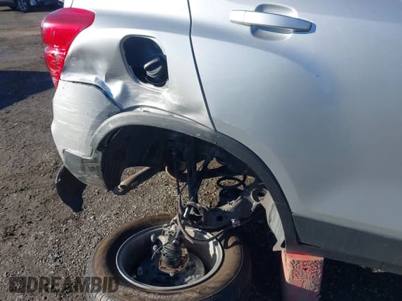 ✅ 2021 Chevrolet Trax LT • VIN: KL7CJPSB3MB325041 • Lot: 43750227. Listed on IAAI with 69,718 mi. Free auction sales archive from the USA and detailed vehicle history report at DreamBid. Image 18.