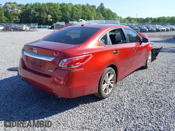 ✅ 2013 Nissan Altima SL • VIN: 1N4AL3AP8DN499282 • Lot: 42379472. Wystawiony na IAAI z przebiegiem 142 506 mil. Bezpłatny archiwum sprzedaży aukcyjnych z USA i szczegółowy raport historii pojazdu na DreamBid. Zdjęcie 4.