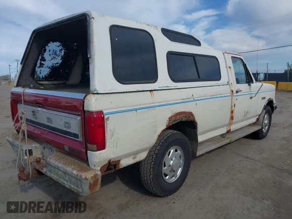 ✅ 1991 Ford F-250 • VIN: 2FTEF25YXMCA93767 • Lot: 42002357. Wystawiony na IAAI z przebiegiem 74 510 mil. Bezpłatny archiwum sprzedaży aukcyjnych z USA i szczegółowy raport historii pojazdu na DreamBid. Zdjęcie 4.