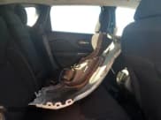 ✅ 2019 Jeep Cherokee Latitude • VIN: 1C4PJLCB4KD247513 • Lot: 86837175. Wystawiony na Copart z przebiegiem 84 082 mil. Bezpłatny archiwum sprzedaży aukcyjnych z USA i szczegółowy raport historii pojazdu na DreamBid. Zdjęcie 11.