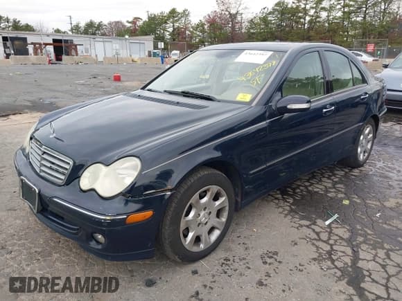 ✅ 2005 Mercedes-Benz C 240 • VIN: WDBRF81J55F574088 • Lot: 43642397. Wystawiony na IAAI z przebiegiem 157 952 mil. Bezpłatny archiwum sprzedaży aukcyjnych z USA i szczegółowy raport historii pojazdu na DreamBid. Zdjęcie 2.