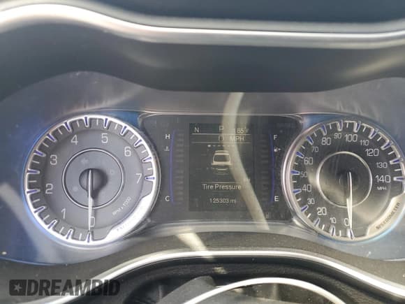 ✅ 2015 Chrysler 200 Limited • VIN: 1C3CCCAB2FN504913 • Lot: 56052505. Listed on Copart with 125,303 mi. Free auction sales archive from the USA and detailed vehicle history report at DreamBid. Image 9.