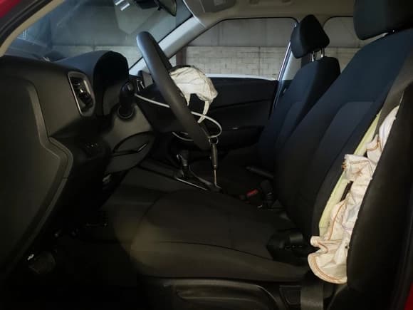 ✅ 2022 Hyundai Venue SE • VIN: KMHRB8A3XNU134678 • Lot: 87879735. Wystawiony na Copart z przebiegiem 12 813 mil. Bezpłatny archiwum sprzedaży aukcyjnych z USA i szczegółowy raport historii pojazdu na DreamBid. Zdjęcie 7.