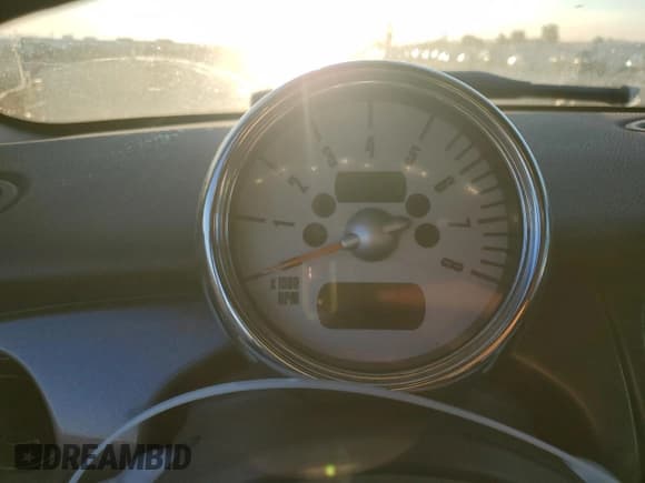 ✅ 2006 MINI Convertible S • VIN: WMWRH33556TK56955 • Lot: 70294844. Wystawiony na Copart z przebiegiem Nie podano. Bezpłatny archiwum sprzedaży aukcyjnych z USA i szczegółowy raport historii pojazdu na DreamBid. Zdjęcie 9.