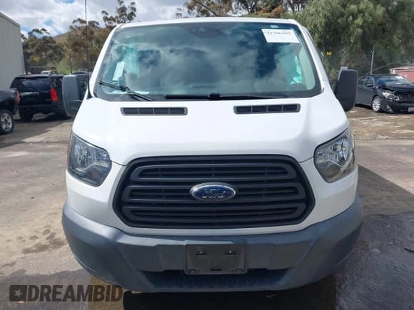 ✅ 2018 Ford Transit XL • VIN: 1FMZK1YM0JKA80139 • Lot: 41786995. Wystawiony na IAAI z przebiegiem 86 789 mil. Bezpłatny archiwum sprzedaży aukcyjnych z USA i szczegółowy raport historii pojazdu na DreamBid. Zdjęcie 12.