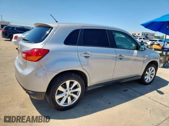 2015 Mitsubishi Outlander ES с VIN 4A4AR3AU1FE038290, выставлен на аукционе Copart как лот 71430325 с пробегом 109 474 миль миль и Чистый • Clean title. История ставок и продаж доступна на DreamBid. Изображение 3.