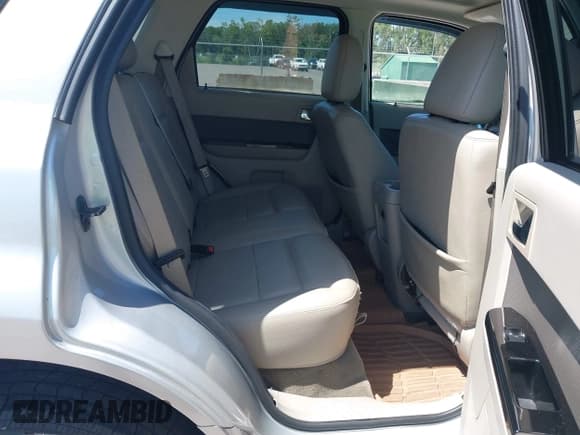 ✅ 2009 Ford Escape Hybrid • VIN: 1FMCU593X9KA59775 • Lot: 42763464. Listed on IAAI with 142,396 mi. Free auction sales archive from the USA and detailed vehicle history report at DreamBid. Image 8.